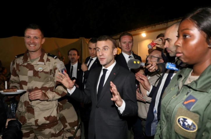 Emmanuel Macron s'adresse aux soldats de la Force Barkhane au centre de commandement de N'Djamena au Tchad, le 22 décembre 2018