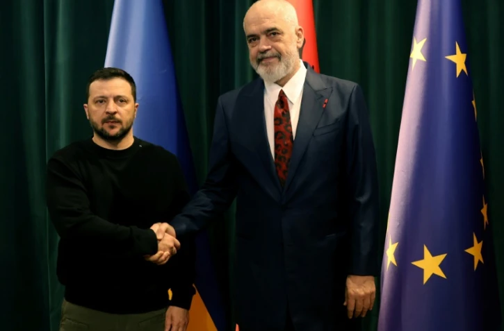Volodymyr Zelensky et le Premier ministre albanais Edi Rama avant le sommet Ukraine-Balkans occidentaux, à Tirana, le 28 février 2024