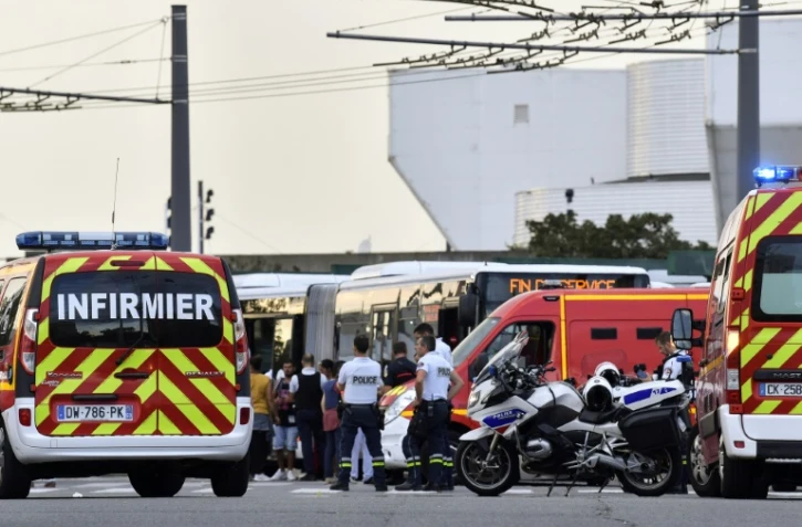 Des équipes de secours sur les lieux d'une attaque au couteau, le 31 août 2019 à Villeurbanne