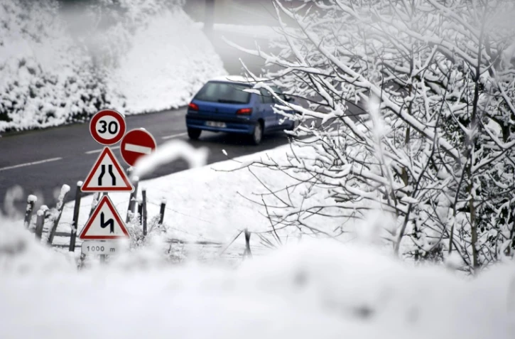 Météo-France a placé 30 départements en vigilance orange neige-verglas en raison d'une perturbation qui va toucher en particulier le nord et l'est du pays
