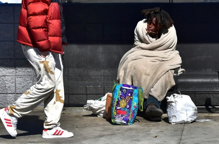 Un sans-abri dans les rues de Los Angeles, le 24 février 2022