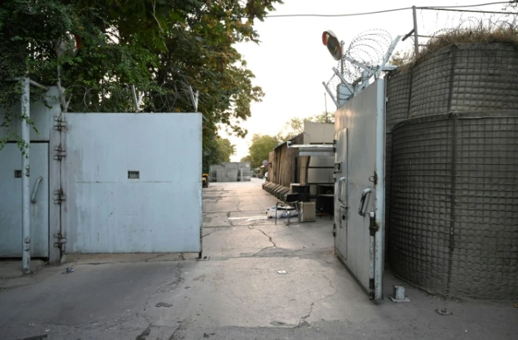 L'entrée de l'ambassade canadienne déserte après son évacuation, le 15 août 2021 à Kaboul, en Afghanistan
