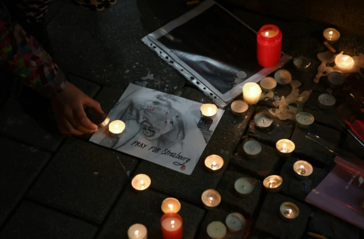 Des bougies en hommage aux victimes de l'attentat de Strasbourg, photographiées le 13 décembre à Strasbourg