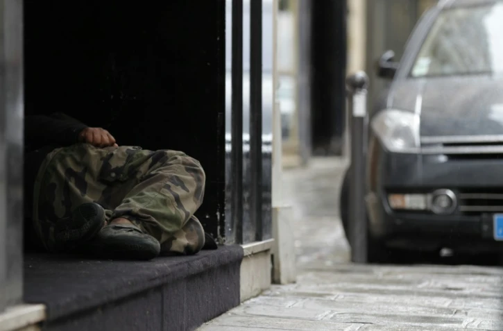 Chaque soir à Paris, des dizaines de sans-abri échouent à trouver un lit