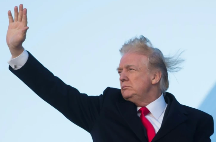 Donald Trump s'apprête à embarquer à bord d'Air Force depuis la base d'Andrews dans le Maryland, le 2 février 2018