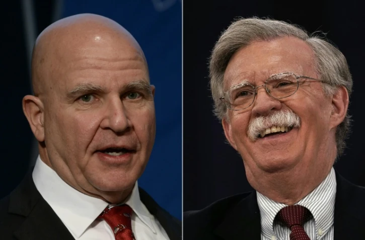 H.R. McMaster (à gauche) et son remplaçant au poste de la conseiller à la sécurité nationale, John Bolton (à droite)