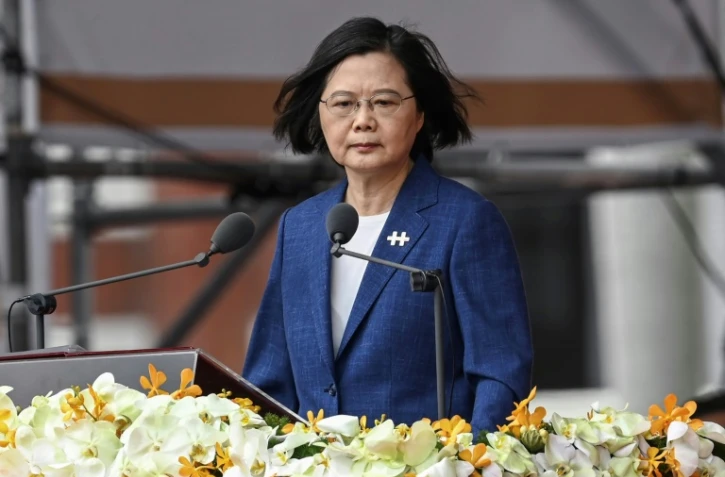 La présidente de Taïwan Tsai Ing-wen devant le palais présidentiel à Taipei, le 10 octobre 2021