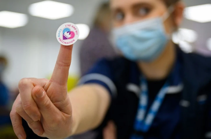Autocollant "J'ai été vacciné" dans un centre de vaccination à Stevenage, au nord de Londres, le 14 janvier 2021