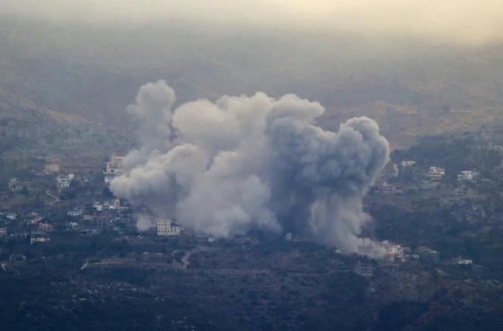 Une photo prise dans la région de Marjayoun, dans le sud du Liban, montre de la fumée s'élevant après une frappe sur le village de Kfar Chouba, près de la frontière avec Israël, le 20 novembre 2024