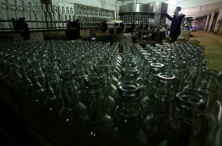 Une distillerie de vodka illégale à Koutchki, près de Moscou, le 25 novembre 2016