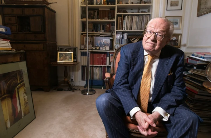 L'ancien président du Front Jean-Marie Le Pen à Saint-Cloud, (ouest de Paris), le 27 janvier 2016