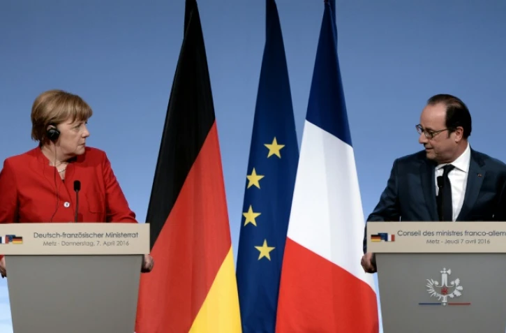Le président français Francois Hollande et la chancelière allemande Angela Merkel lors d'un conseil des ministres franco-allemand le 7 avril 2016 à Metz