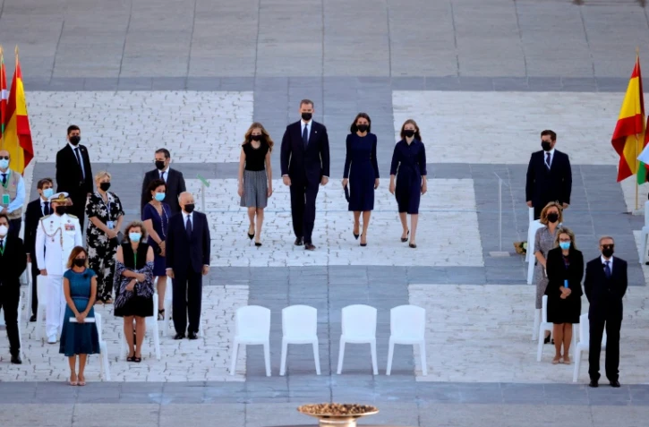 La famille royale espagnole (G à D: la princesse Léonor, le roi Felipe VI, la reine Letizia, et la princesse Sofia) assistent à une cérémonie d'hommages aux victimes du Covid-19 à Madrid, le 16 juillet 2020