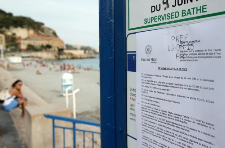 Un arrêté municipal interdisant le port du burkini sur une plage de Nice, le 19 août 2016