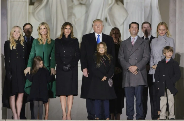 Donald Trump entouré de sa famille au Lincoln Memorial pour le concert inaugural de l'investiture, le 19 janvier 2017 à Washington 