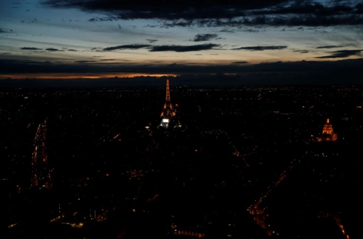 La Tour Eiffel sera symboliquement éteinte mardi soir à partir de minuit, pour rendre hommage aux victimes de l'attentat de Manchester