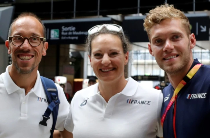 Les médaillés français aux Mondiaux d'athlétisme Yohann Diniz (g), Melina Robert-Michon et Kevin Mayer à leur arrivée à la Gare du Nord, le 14 août 2017