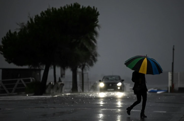 Pluie à Arcachon (Gironde), avant l'arrivée sur l'ouest de la France de la tempête Ciaran, le 1er novembre 2023