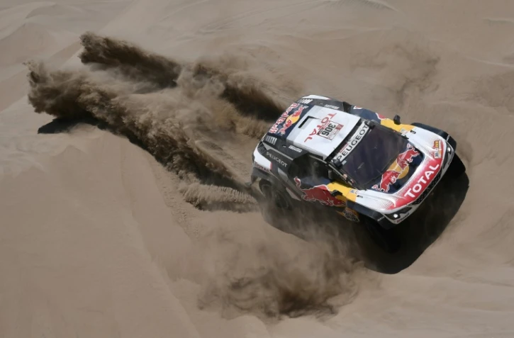 Sébastien Loeb (Peugeot) et son copilote Daniel Elena lors de la 4e étape du Dakar le 9 janvier 2018