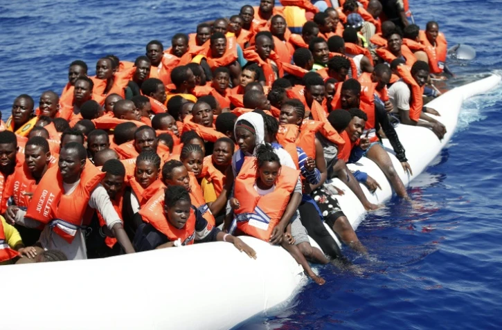 Image fournie par la Croix rouge italienne de migrants secourus au large de la Libye, le 18 août 2016