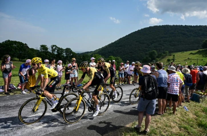 Le cycliste danois Jonas Vingegaard lors de l'ascension du Col de la Chapelle-Marcousse lors de la 10e étape du Tour de France entre Vulcania and Issoire, le 11 juillet 2023