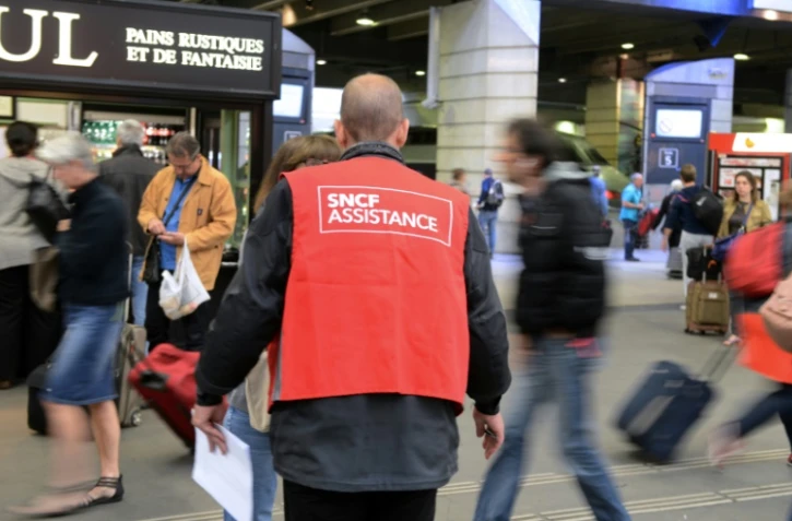 Voyageurs et agents SNCF le 20 juin 2014 gare Montparnasse à Paris