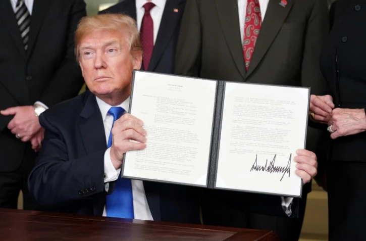 Donald Trump signe des sanctions commerciales contre la Chine, à Washington le 22 mars 2018