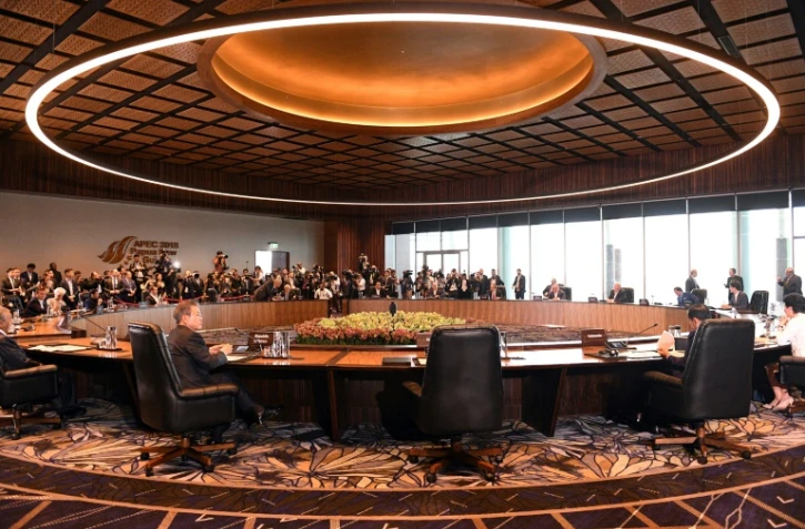 Les dirigeants d'Asie-Pacifique autour de la table du sommet de l'Apec, le 18 novembre 2018 à Port Moresby, en Papouasie-Nouvelle-Guinée