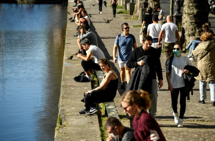 Le long du canal Saint-Martin à Paris le 5 avril 2020, au vingtième jour de confinement