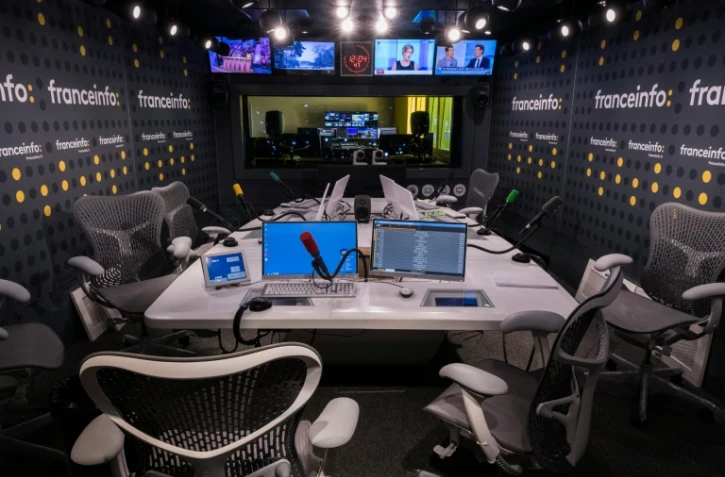 Les studios de la nouvelle chaîne publique d'information, franceinfo, le 26 août 2016 dans les locaux du siège de la Maison de la radio à Paris
