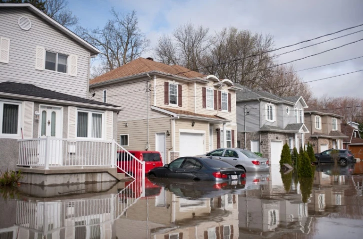 Inondations dans le quartier Pierrefonds de Montréal le 8 mai 2017