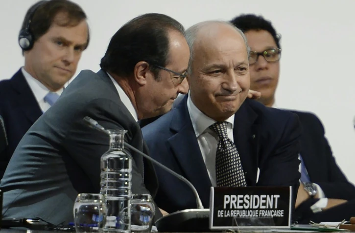 François Hollande et Laurent Fabius lors de la conférence Climat au Bourget, le 12 décembre 2015