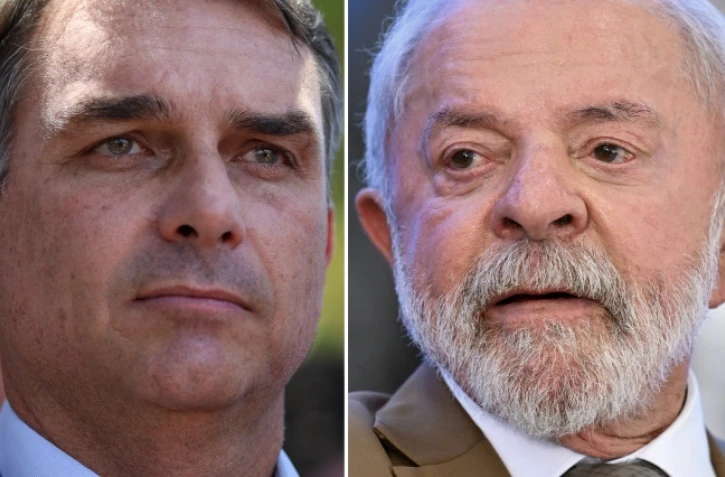 Le sénateur conservateur Flavio Bolsonaro le 7 octobre 2026 (gauche) et le président de gauche Lula le 12 mars 2026 (droite)