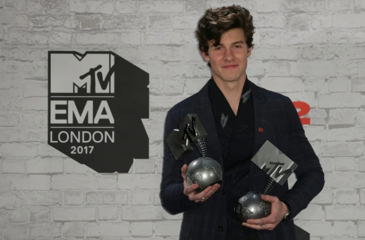 Le chanteur canadien Shawn, désigné meilleur artiste lors de la cérémonie des MTV Europe Music Awards, le 12 novembre 2017 à Londres 