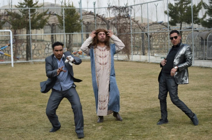 Des humoristes afghans enregistrent leur émission aux abords de Kaboul, le 6 mars 2017