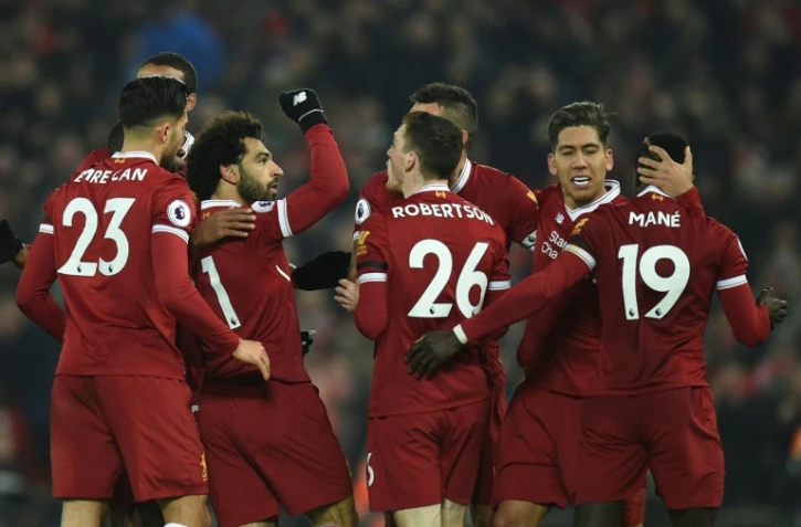 L'attaquant égyptien Mohamed Salah fête avec ses coéquipiers son but contre Manchester City, le 14 janvier 2018 à Anfield