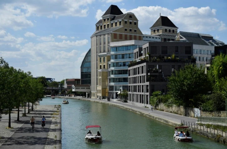 Des bateaux sur le canal de l'Ourcq à Pantin, en Seine-Saint-Denis, le 30 juillet 2022 