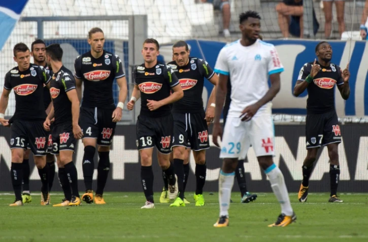 L'Angevin Karl Toko-Ekambi (d) auteur du but égalisateur face à l'OM, le 20 août 2017 au Vélodrome
