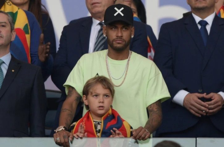 Le Brésilien Neymar Jr assiste à la finale de la Copa America entre le Brésil et le Pérou au Maracana de Rio, le 7 juillet 2019