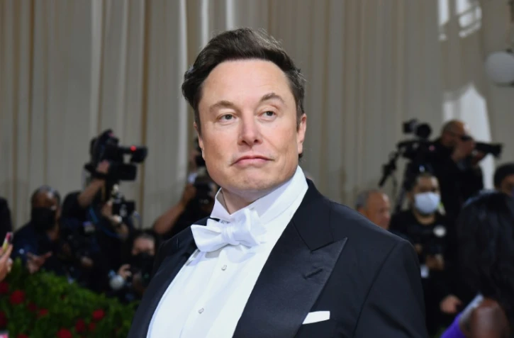 Le milliardaire Elon Musk arrive au Met Gala à New York, le 2 mai 2022