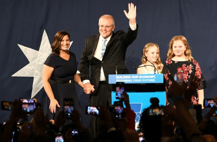 Le Premier ministre sortant Scott Morrison s'apprête à prononcer son discours de victoire au côté de sa famille, le 18 mai 2019 à Sydney