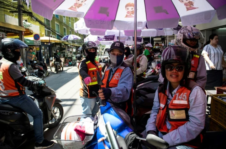 Des femmes mototaxis à Bangkok où elles sont de plus en plus nombreuses, le 26 septembre 2018