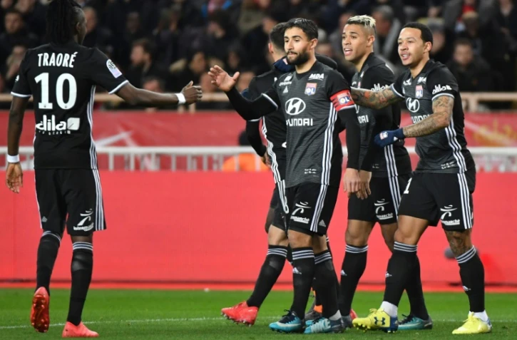 Le capitaine lyonnais Nabil Fekir au milieu de coéquipiers lors du match de Ligue 1 à Monaco, le 4 février 2018 au stade Louis-II