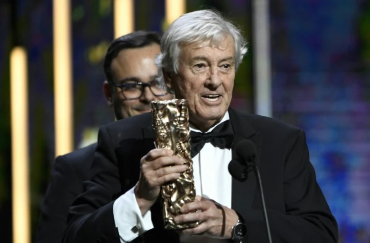 Le réalisateur néerlandais Paul Verhoeven reçoit le César du meilleur film pour "Elle", le 24 février 2017 à Paris