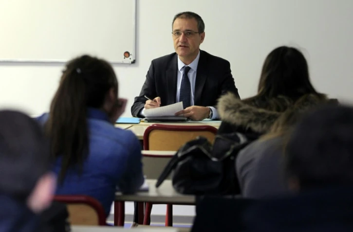 Le président indépendantiste de l'Assemblée de Corse Jean-Guy Talamoni fait la classe à des étudiants de l'Université de Corte, le 7 mars 2016