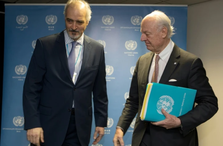 L'émissaire des nations unies pour la Syrie, Staffan de Mistura (d) et le représentant du régime syrien, Bashar Jaafari, le 25 janvier 2018 à Vienne