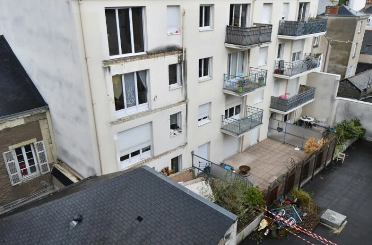 L'arrière de l'immeuble où un balcon s'est effondré, entraînant la mort de quatre étudiants, le 16 octobre 2016 à Angers 
