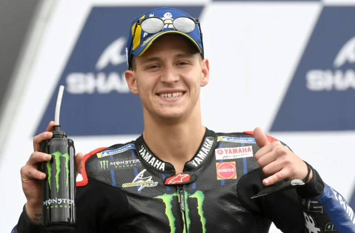 Fabio Quartararo (Yamaha) heureux après sa pole position au GP de France, au Mans, le 15 mai 2021