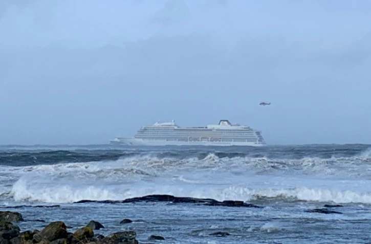 Le paquebot de croisière Viking Sky, victime d'un accident de moteur nécessitant l'évacuation d'urgence de ses 1.300 passagers, le 23 mars 2019 près de la côte occidentale de Norvège à Hustadvika 