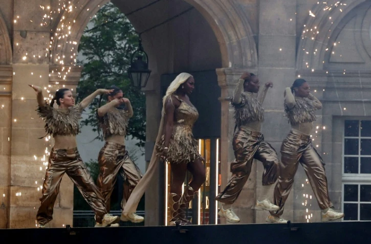 Aya Nakamura se produit lors de la cérémonie d'ouverture des Jeux olympiques de Paris 2024